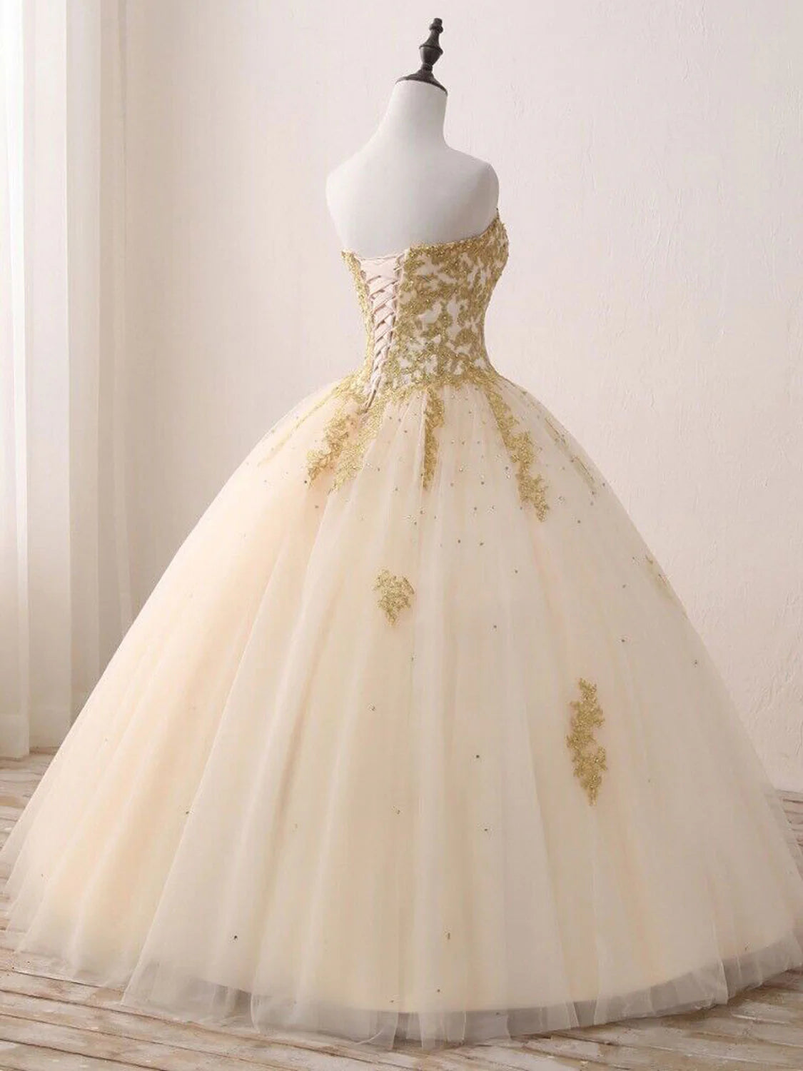 Ball Gown Princess Dress Performance Quinceanera Floor Length Champagne Sweetheart Neck Tulle Long Prom Gown Sweet 16 Dress V Neck Polyester with Sequins Appliques