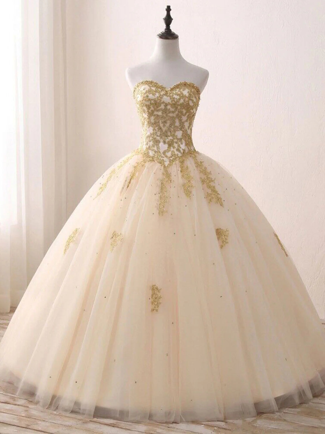 Ball Gown Princess Dress Performance Quinceanera Floor Length Champagne Sweetheart Neck Tulle Long Prom Gown Sweet 16 Dress V Neck Polyester with Sequins Appliques