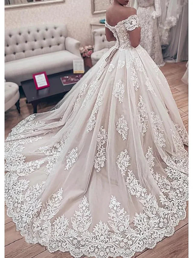 Ball Gown Wedding Dresses Off Shoulder Chapel Train Lace Tulle Short Sleeve Formal Luxurious with Pleats Appliques