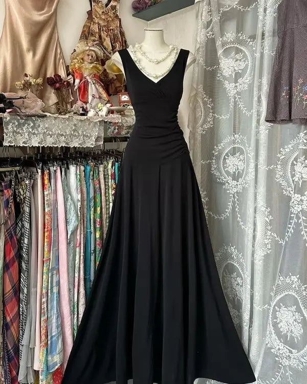 Elegant A Line V Neck Sleeveless Long Formal Prom Dress Black Evening Party Gowns Simple Wedding Guest Party Dress