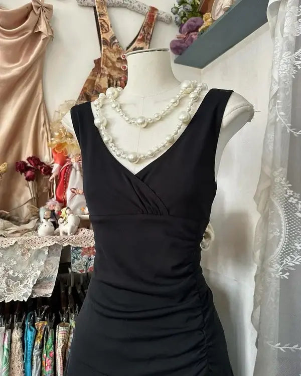 Elegant A Line V Neck Sleeveless Long Formal Prom Dress Black Evening Party Gowns Simple Wedding Guest Party Dress