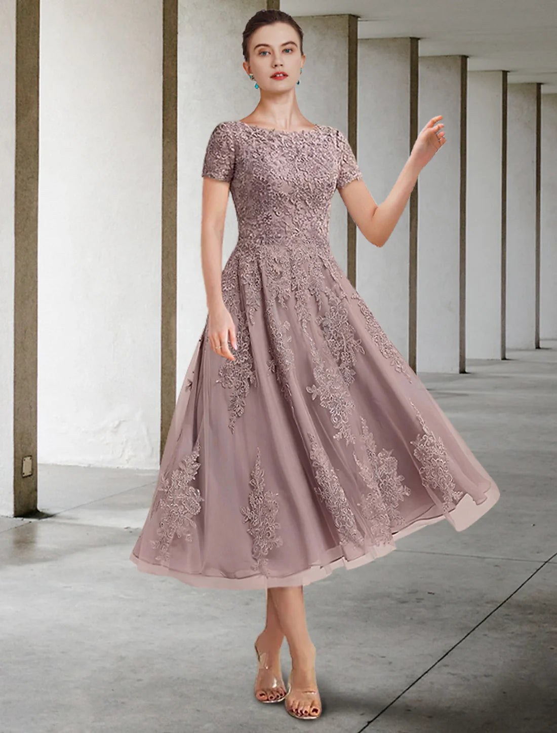 A-Line Mother of the Bride Dress Elegant Jewel Neck Tea Length Lace Tulle Short Sleeve with Appliques Beautiful