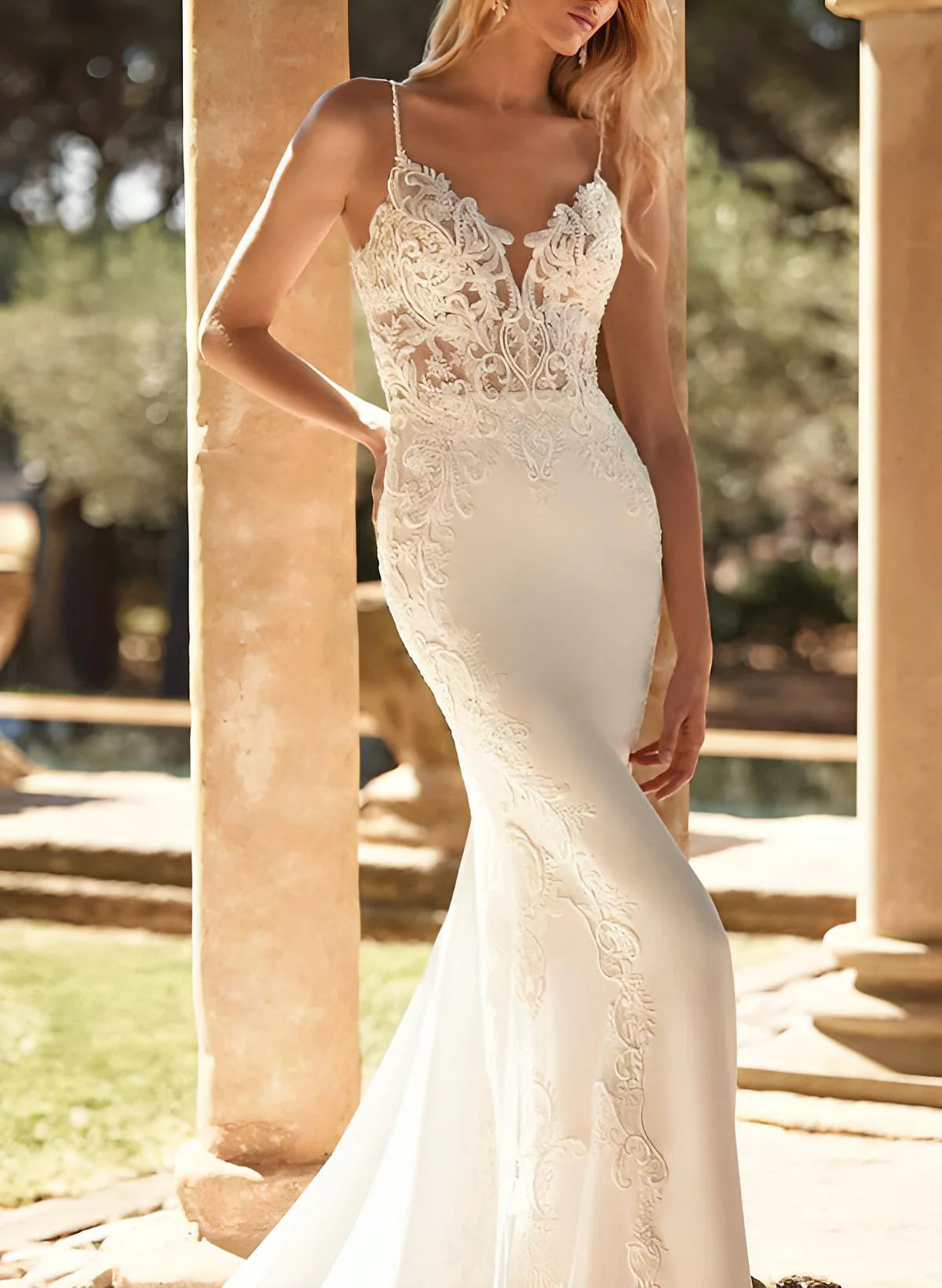 V-Neck Sleeveless Court Train Elegant Wedding Dresses With Appliques Lace Elegant