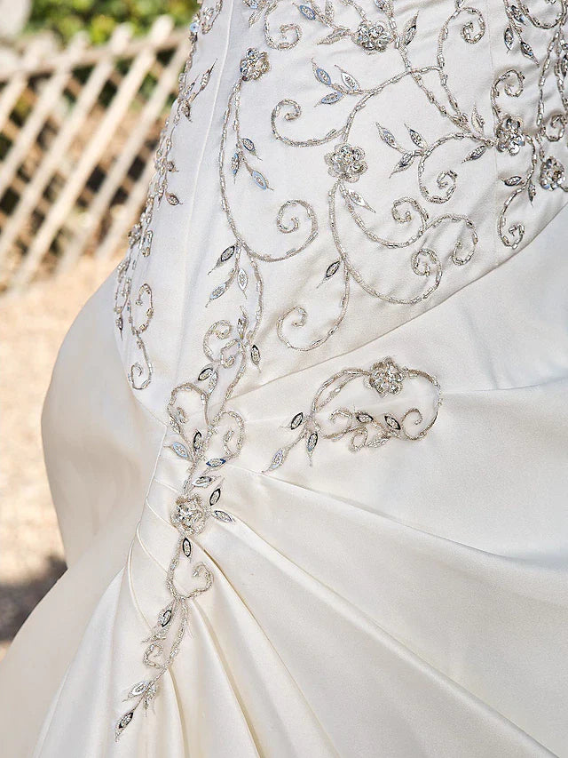 Princess A-Line Floor Length Wedding Dresses Strapless Chapel Train Satin Sleeveless With Embroidery