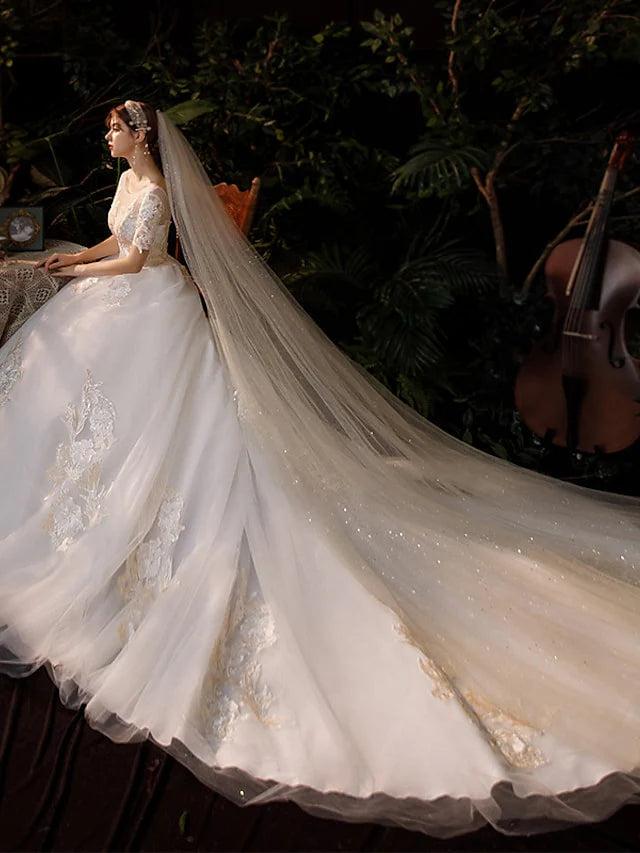 Princess Ball Gown Wedding Dresses Jewel Neck Chapel Train Lace Tulle Short Sleeve Formal Luxurious Detail with Appliques