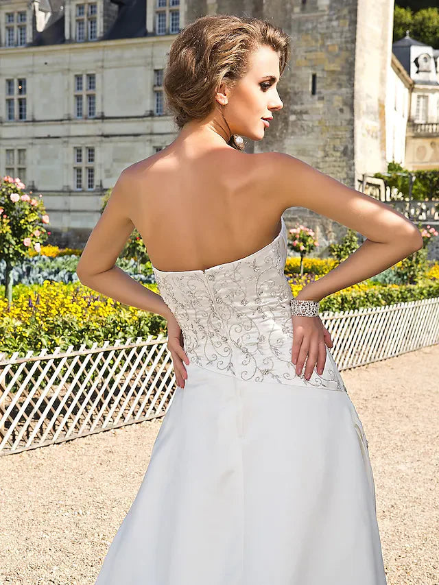 Princess A-Line Floor Length Wedding Dresses Strapless Chapel Train Satin Sleeveless With Embroidery