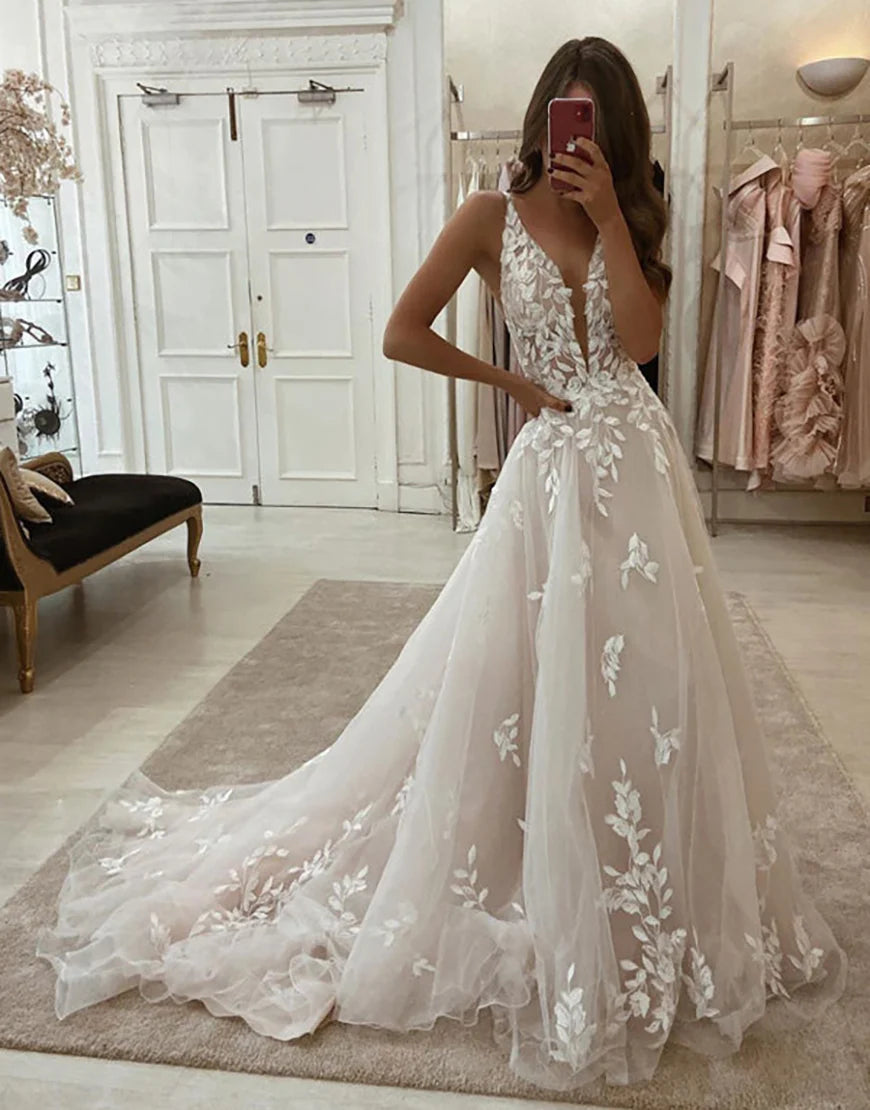 XinQingXiu Charming A-Line V-Neck Lace Ivory Long Wedding Dress With Applique