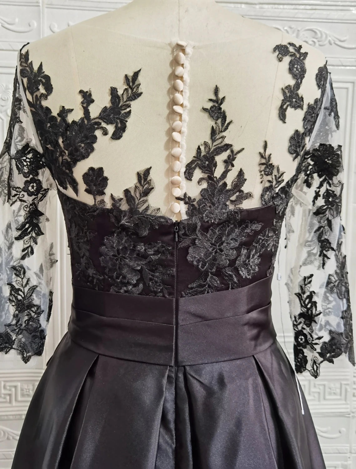 A-Line Evening Gown High Split Dress Sweep / Brush Train Half Sleeve Illusion Neck Satin with Slit Embroidery