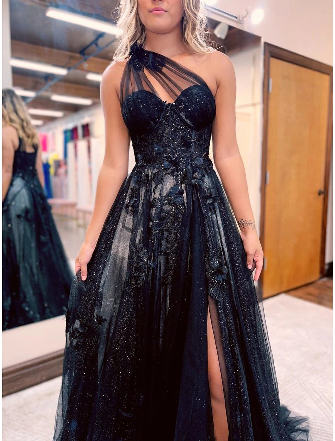 A-Line Prom Dresses Black Dress Plus Size Formal Wedding Guest Sweep / Brush Train Sleeveless One Shoulder Tulle Backless with Pleats Appliques