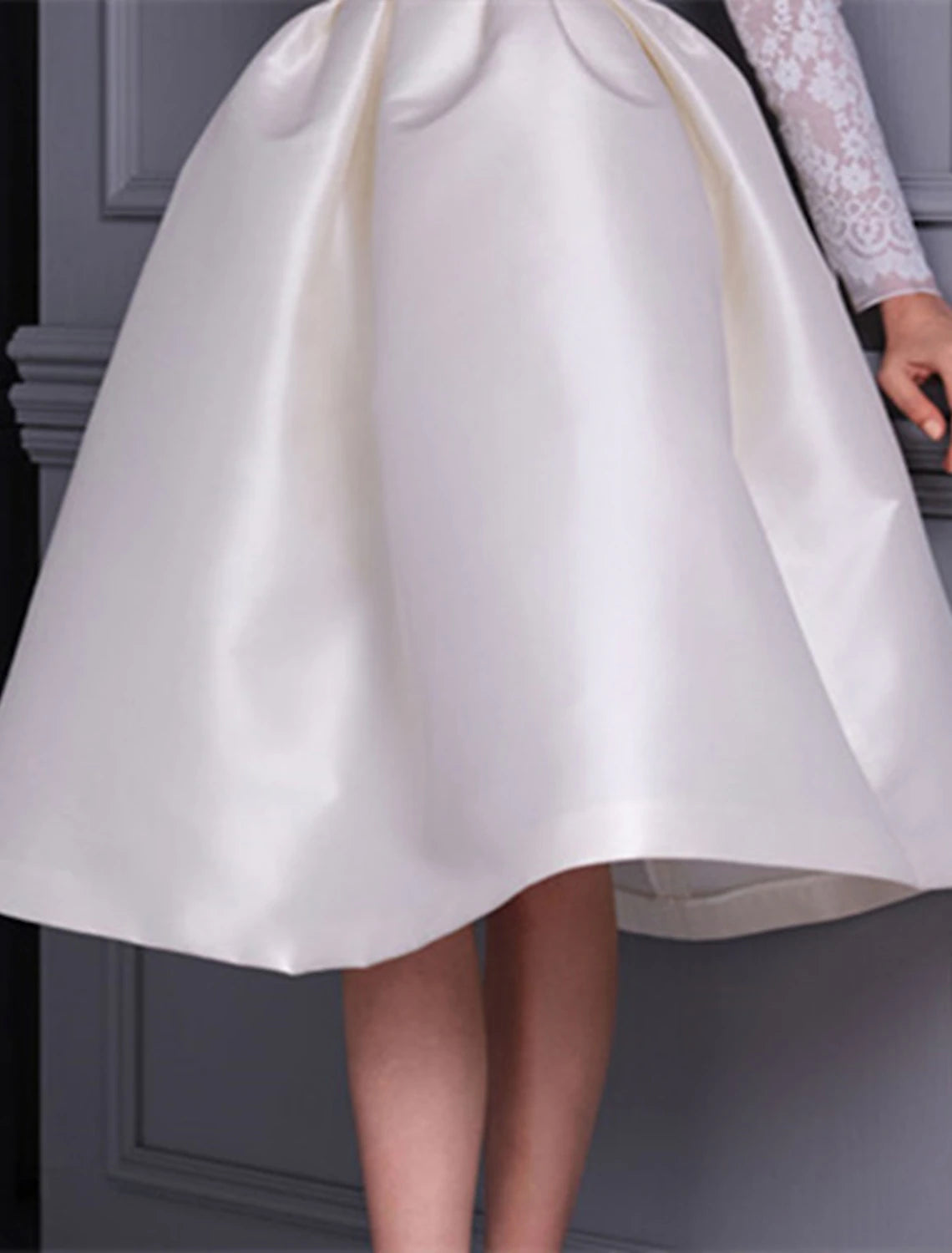 A-Line Cocktail Dresses Wedding Party Knee Length Long Sleeve Jewel Neck Satin with Appliques Splicing