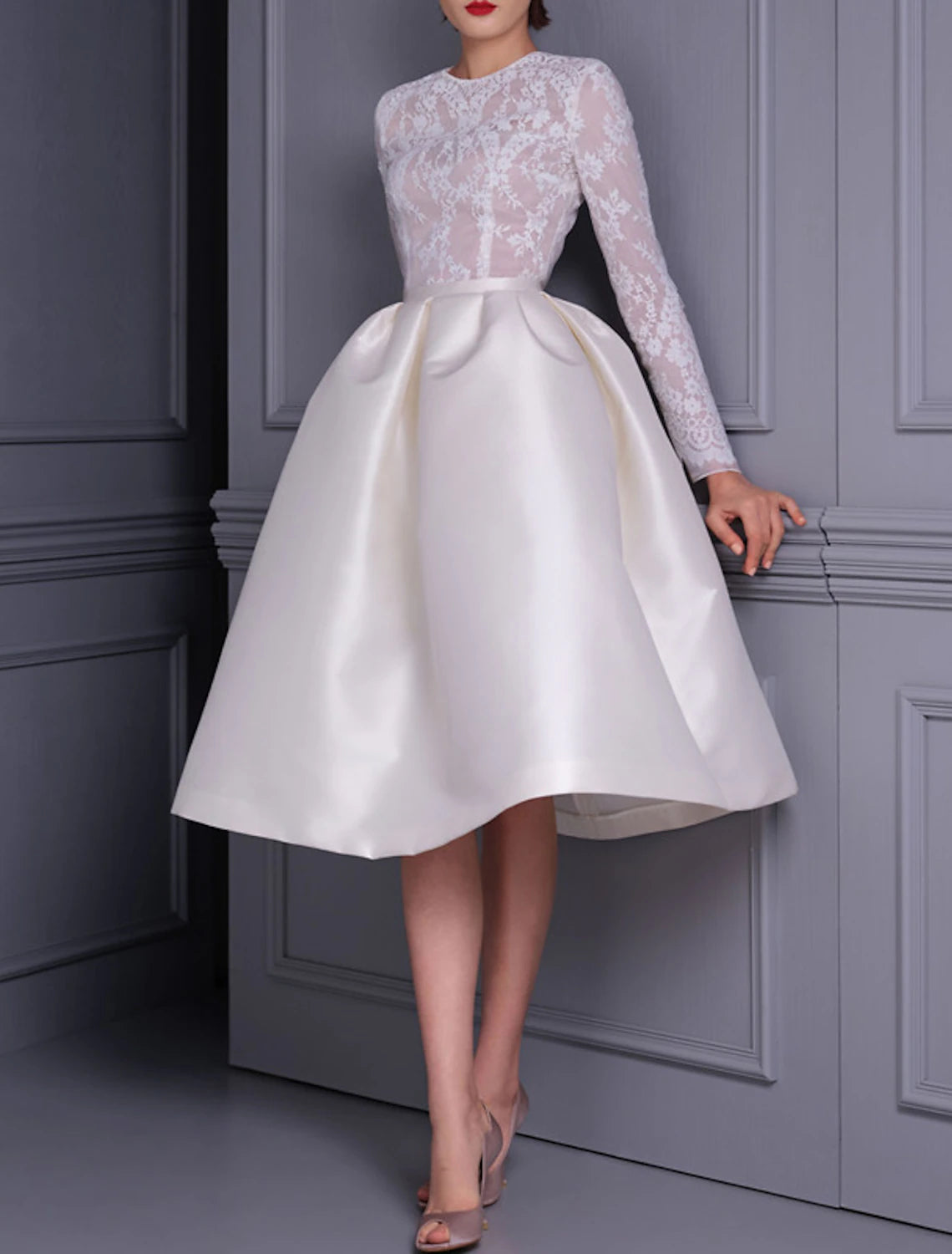 A-Line Cocktail Dresses Wedding Party Knee Length Long Sleeve Jewel Neck Satin with Appliques Splicing