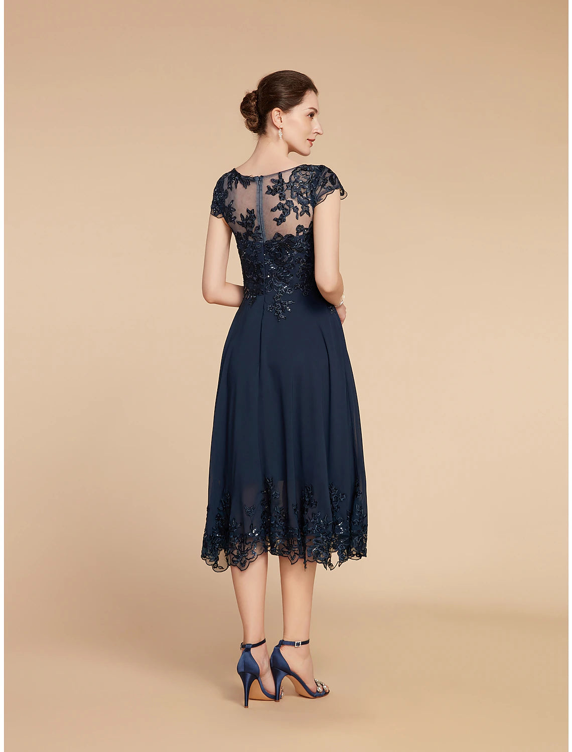 A-Line Mother of the Bride Dress Formal Wedding Guest Vintage Elegant Scoop Neck Tea Length Lace 3/4 Length Sleeve with Sequin Appliques Fall