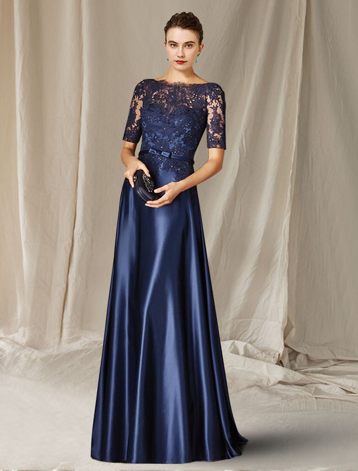 A-Line Mother of the Bride Dress Elegant Plus Size Jewel Neck Floor Length Lace Charmeuse Short Sleeve with Bow(s) Appliques