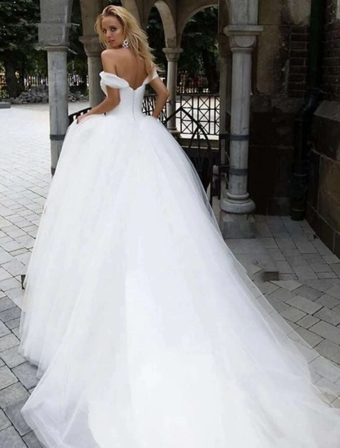 Wedding Dresses Ball Gown Off Shoulder Cap Sleeve Chapel Train Tulle Bridal Gowns