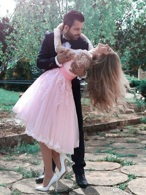 A-Line/Princess Sleeveless Sweetheart Lace Tulle Cathedral Train Dresses