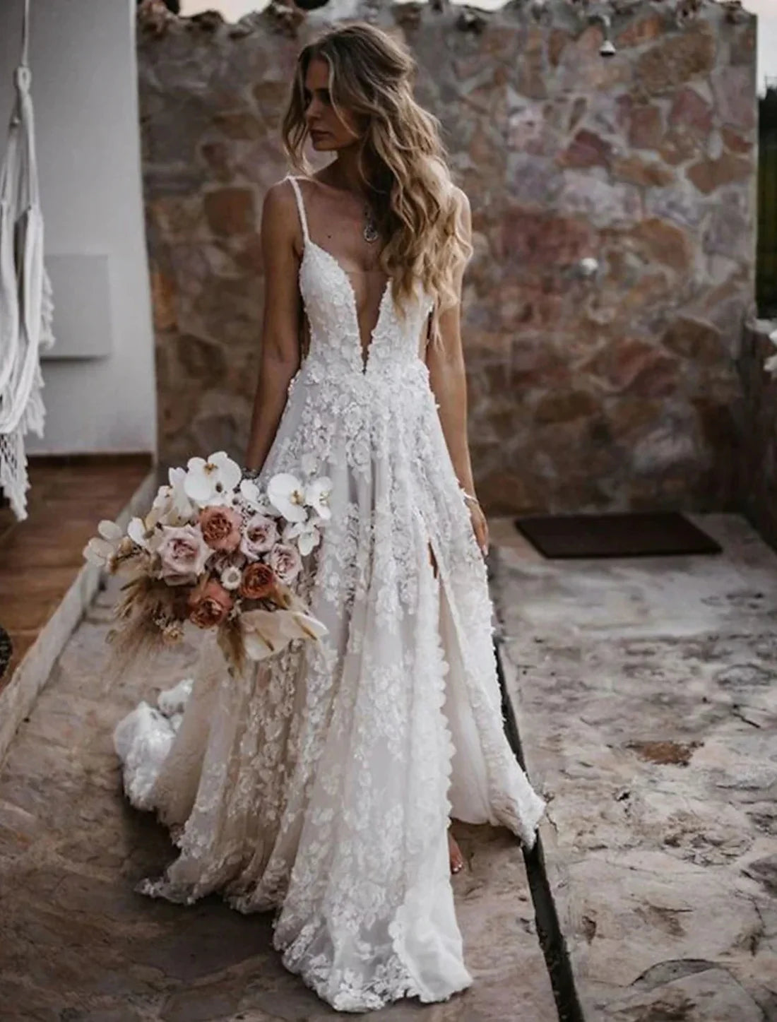 Charming Wedding Dresses A-Line Sweetheart Camisole Spaghetti Strap Court Train Lace Bridal Gowns With Appliques Split Front