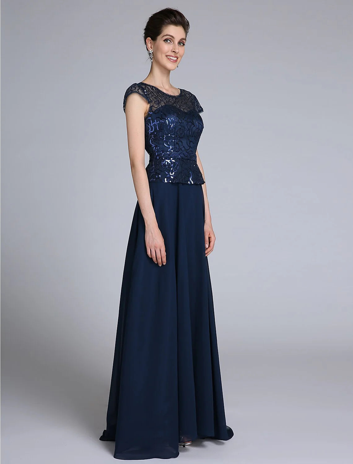 Sheath / Column Mother of the Bride Dress Sparkle & Shine Scoop Neck Floor Length Chiffon Short Sleeve No with Sequin